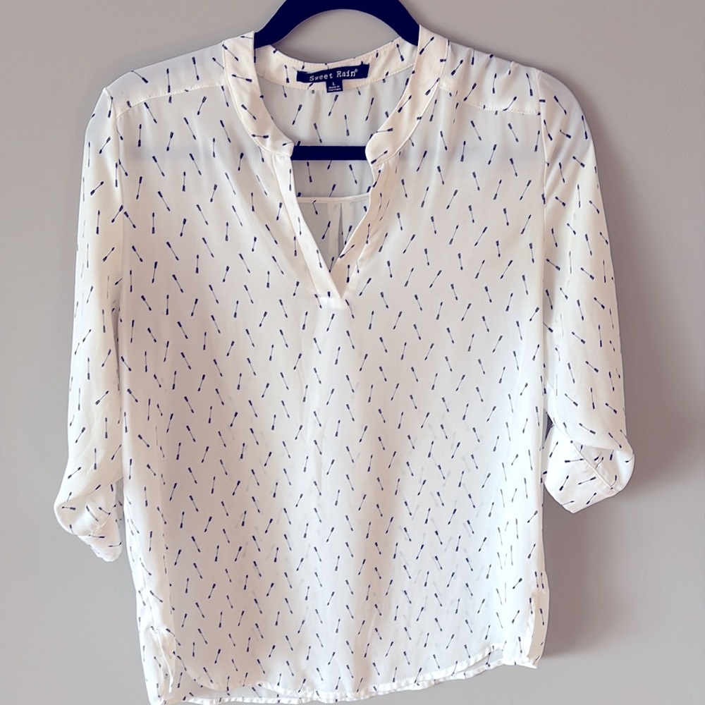 Sweet Rain Blouse, slightly sheer, 3/4 Sleeves, White with Black Arrows